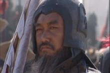 在小说水浒传中呼延灼是关胜大营的谍中谍？