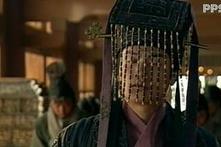 古代帝王冠冕上为何要悬挂珠帘？