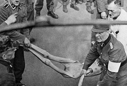 纳粹集中营真实焚尸：遍地死尸 实行肉体消灭！