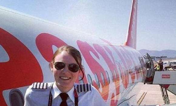 世界上最年轻美女机长——13岁学会开飞机，26岁当上机长