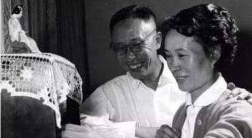 末代皇后给溥仪带“绿帽子”生了孩子，而孩子他爹就在她的身边。