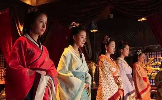 她是历史上最幸运的宫女，阴差阳错的成为了太皇太后