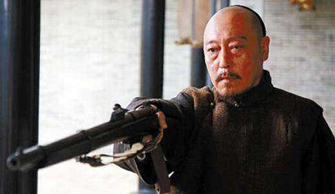 清朝牛人，皇家教授一般的人物，居然发明出了机关枪和子母炮