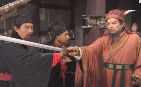 袁绍起义反董卓，不料其中台将军死于刘表手