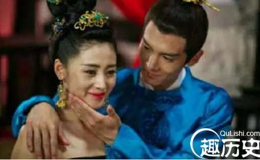 皇帝老了感叹自己没儿子，老太监竟抱着一个小孩出来