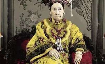 慈禧早上起床，宫女必需喊五个字，否则就得受罚