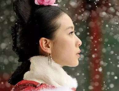 康熙最宠爱的女儿固伦荣宪，身穿龙袍下葬，死后被扒光