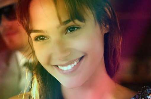 《尼罗河上的惨案》是根据小说改编的吗？男女主角分别是谁