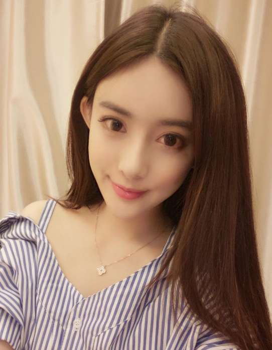 孟子义甜美自拍照