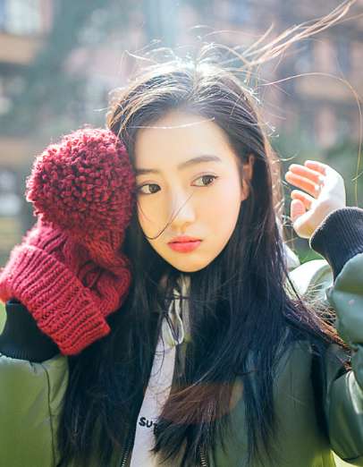 王梓薇甜美写真