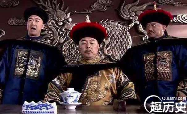 乾隆临死前写了3个字，和珅看到后心如死灰