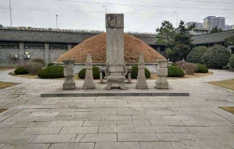 李鸿章墓被炸开，出现两块神秘的东西，经专家鉴定后竟有意外发现