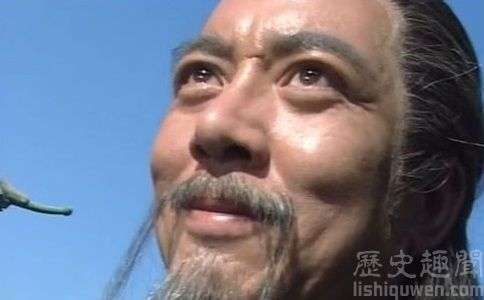 萧远山和慕容博之间有怎样仇恨？又是被哪一僧人化解？