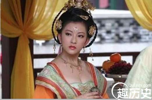 公主不愿与驸马同床共枕，皇帝就赏赐驸马一把刀，公主态度大变