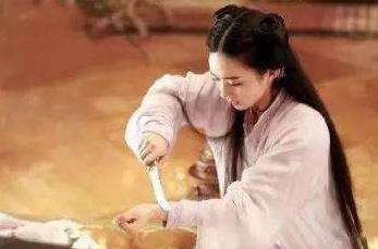 女孩直播割腕是怎么回事？因学业不顺做出轻生傻事