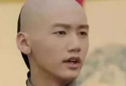 永璂原本生活事业一帆风顺，可因为乾隆和皇后的争吵从未获得任何重用