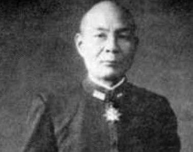 日本海军中将宇垣缠的简介：有"黄金假面"的绰号