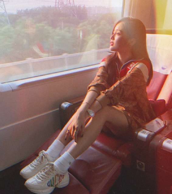 吴宣仪可爱露腿生活照
