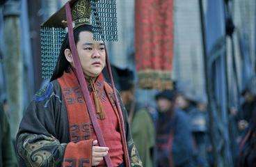 这位聪明程度超过诸葛亮，在世人眼里却误解为蠢材