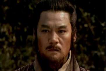 笑傲江湖岳不群真是伪君子吗？做这一切都是为了谁？