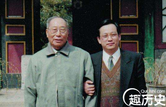 此人的一生非常低调，曾经贵为王爷，父亲还是摄政王