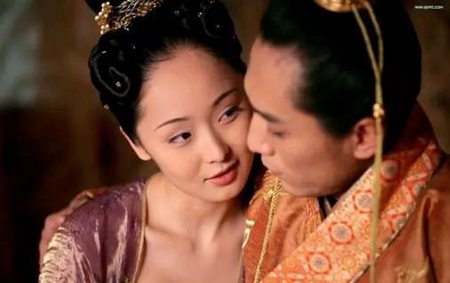 历代皇朝在深宫内院之中，太监与嫔妃之间存在着哪些“潜规则”?