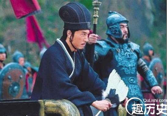 诸葛亮用计激怒司马懿，司马懿本想出城决一死战，却被一老头阻止