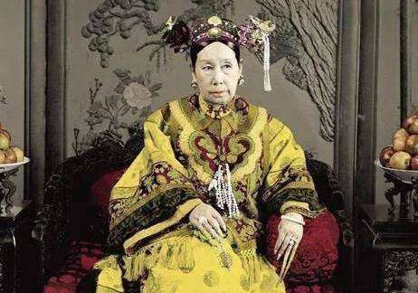 慈禧太后不仅被洋人睡了凤床，床上还被洋人刻了一句极具侮辱的话