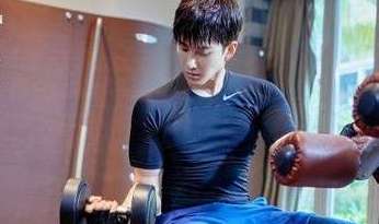 《游泳先生》每周几更新几集？主题曲叫什么