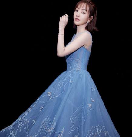 杨蓉高清唯美活动图