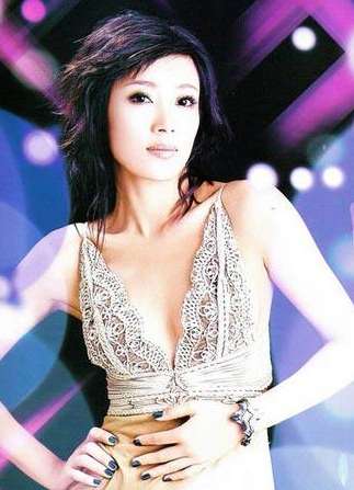 杨怡比基尼泳装照片