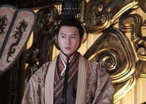 他是古代最幸运王爷，母亲不受宠被大臣请上皇位