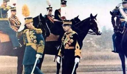 溥仪去日本和天皇吃饭，做了这件事震惊全场