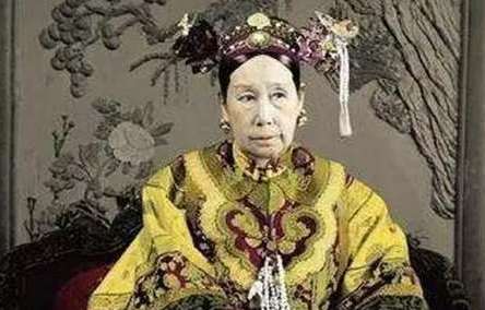 慈禧为了自己专门建了一个小房子，任何人都不准进，违者杀头