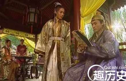 太监欲谋害皇帝，被大臣识破，最后被一只杯子打败