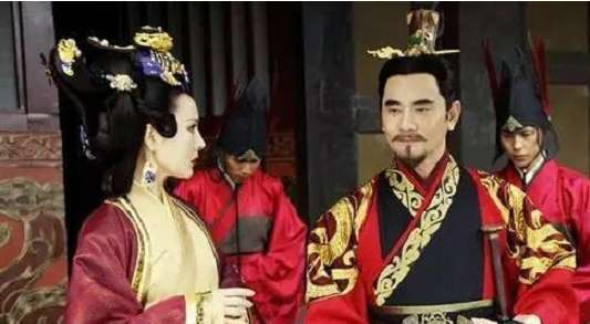 历史上楚庄王曾经左抱郑姬，右拥越女的国都在哪儿？