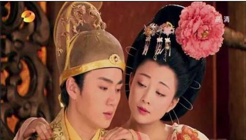 为什么李治会迷恋自己的小妈武则天呢？原来他们两人中发生了这件事