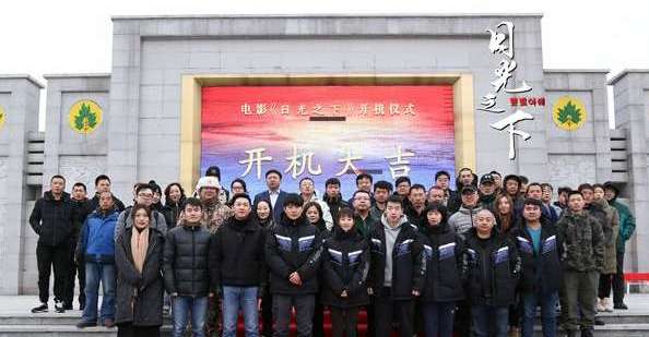 《日光之下》剧情主要讲了什么？什么时候上映