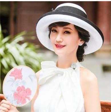 赵雅芝出席活动照片