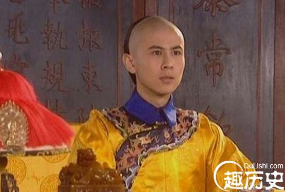 清朝时期的“首崇满洲”指什么？具体体现在哪些表现？