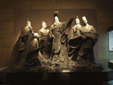 始于秦皇终于清，中国古代皇帝制度的发展史