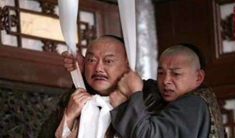 乾隆断气不久，和珅就被赐白绫，原因只有一个
