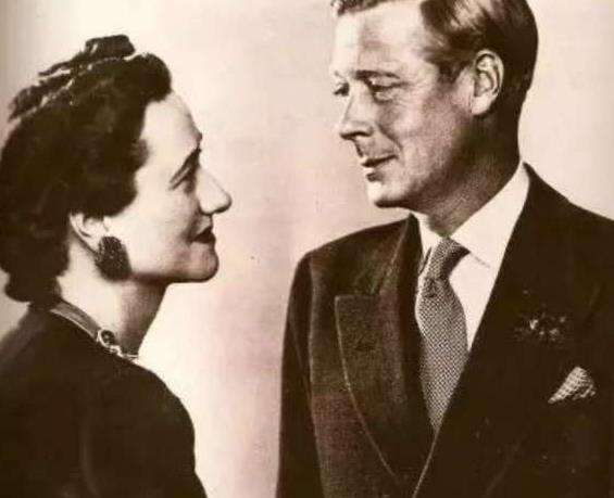 英国历史上的“千古绝唱”：他不爱江山爱美人，为她放弃王位