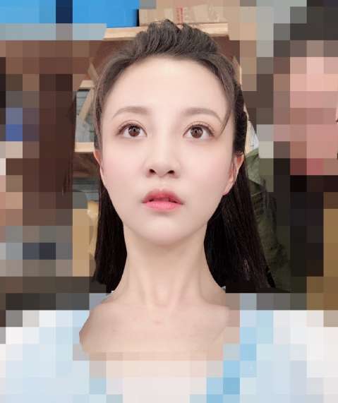 高雨儿可爱搞怪自拍照