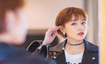 《如若巴黎不快乐》根据哪一部小说改变的 该小说的作者是谁