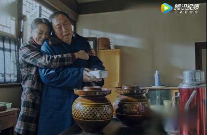 《正阳门下的小女人》丽霞为什么变好了 丽霞变好的原因是什么