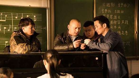 《站住!小偷》剧情主要讲了什么？什么时候上映