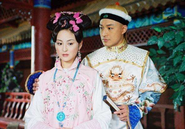 她是来自民间的汉女，却成为康熙晚年宠妃，为康熙生下小儿子