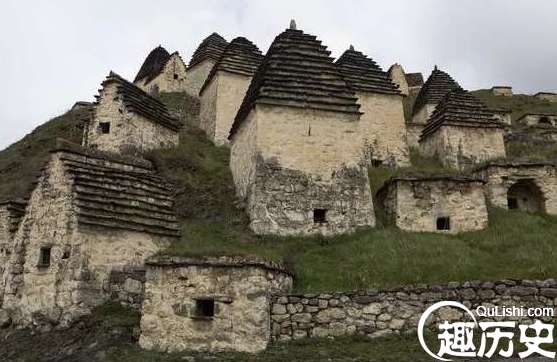 真“死亡之城”，如同一座小村庄的地上坟场