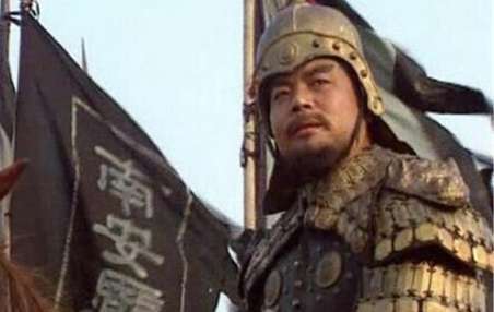 庞德被关羽所擒，奈何劝降无果被关羽所杀，其儿子尽灭关羽后代。